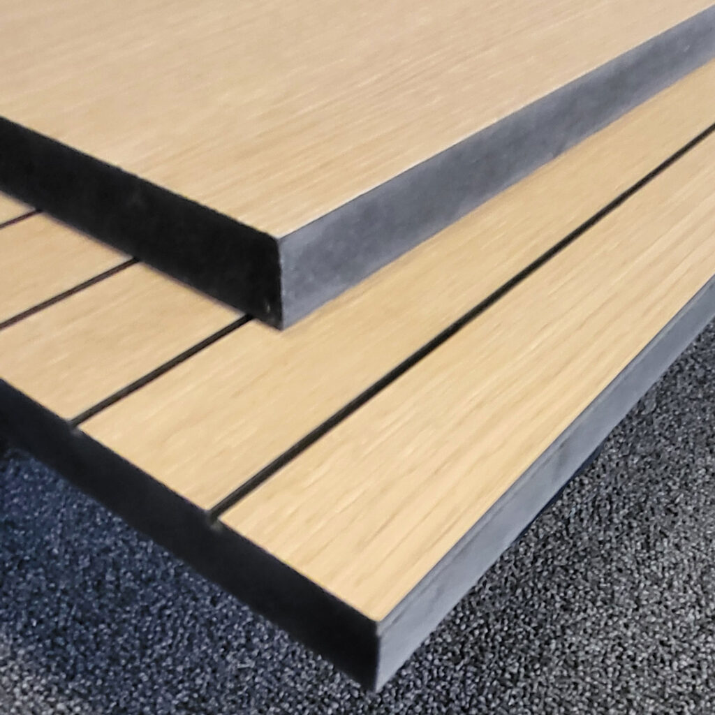 UNILIN Master Oak - auf MDF-schwarz / (Nutenplatte)